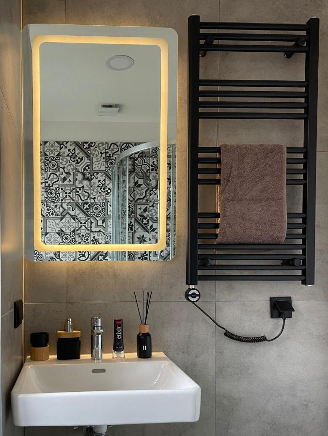 Premium Apartment In Quiet & Historical Area Riga Esterno foto