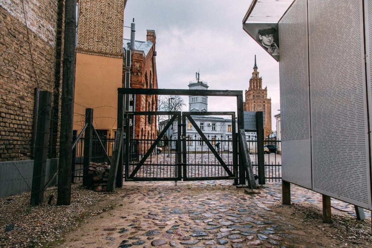 Premium Apartment In Quiet & Historical Area Riga Esterno foto